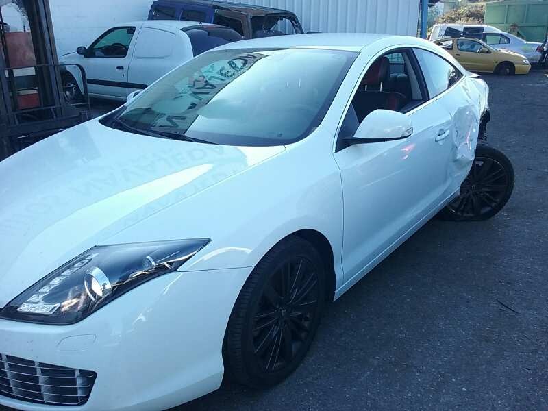 renault laguna coupe del año 2010