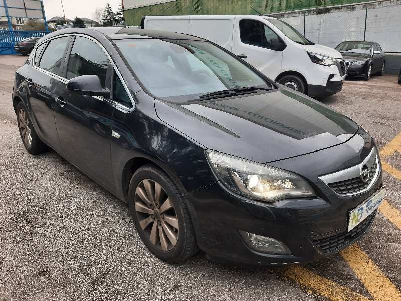 opel astra j lim. del año 2012