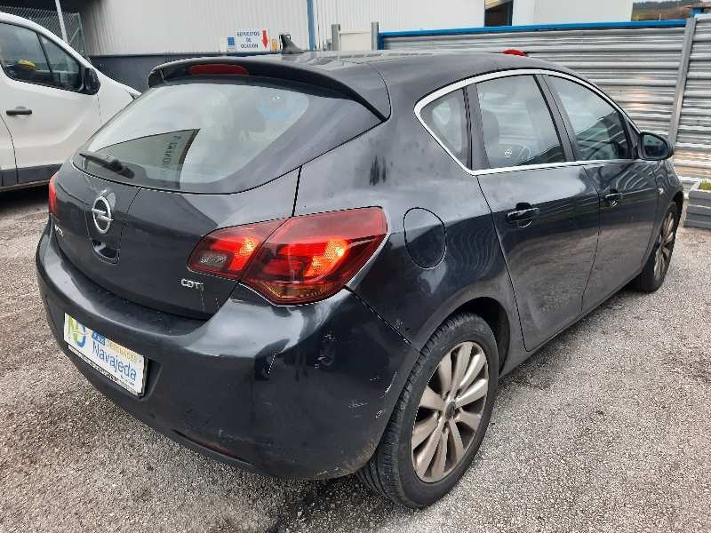 opel astra j lim. del año 2012