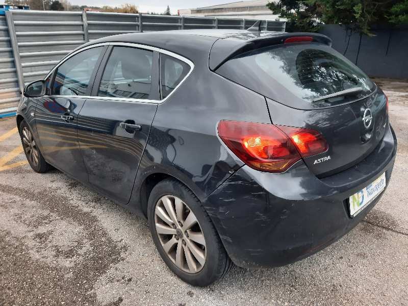 opel astra j lim. del año 2012