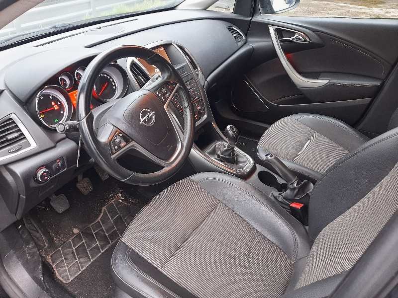 opel astra j lim. del año 2012
