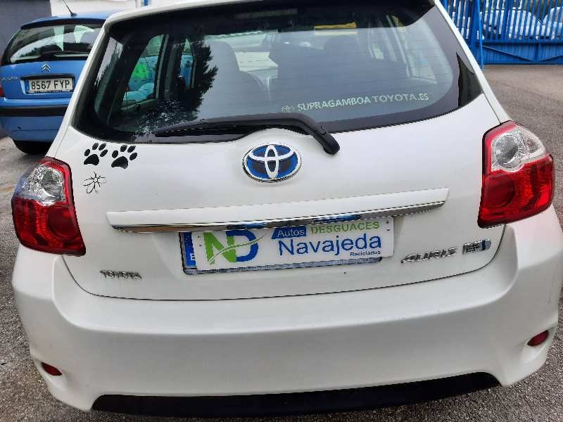 toyota auris del año 2013