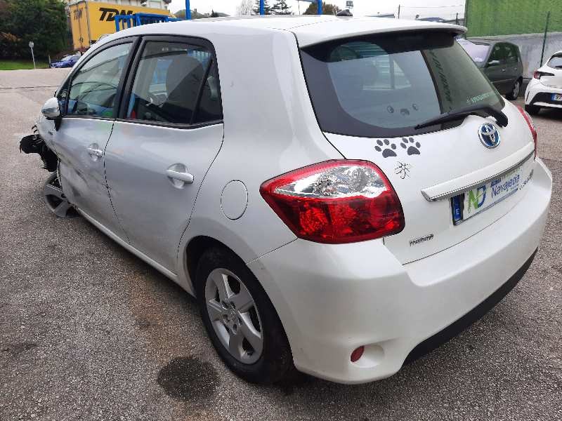 toyota auris del año 2013