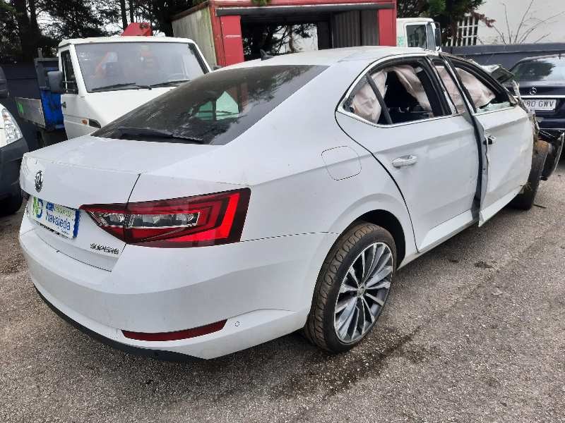skoda superb (3v3) del año 2022