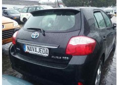 toyota auris del año 2011