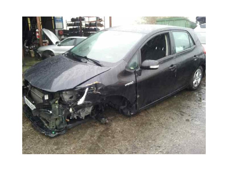 toyota auris del año 2011