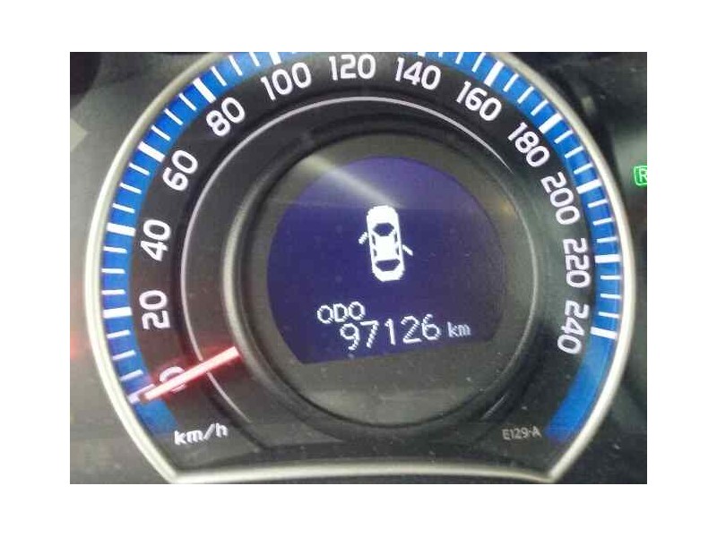 toyota auris del año 2011