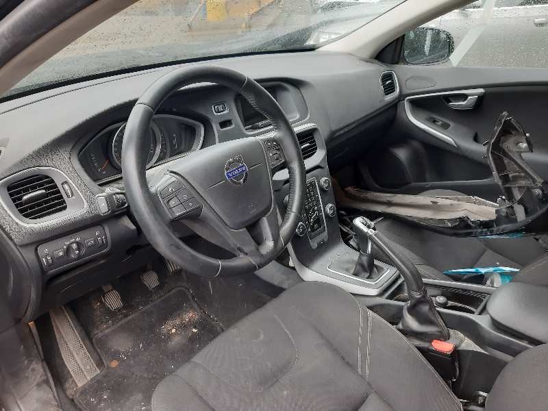 volvo v40 del año 2016