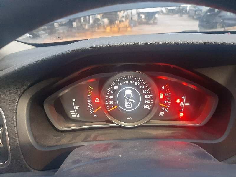 volvo v40 del año 2016