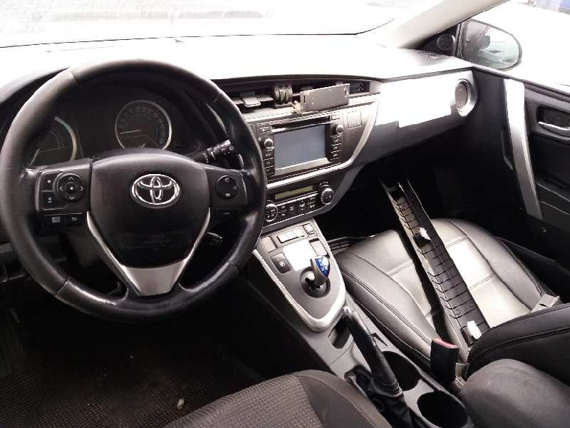 toyota auris touring sports (e18) del año 2015