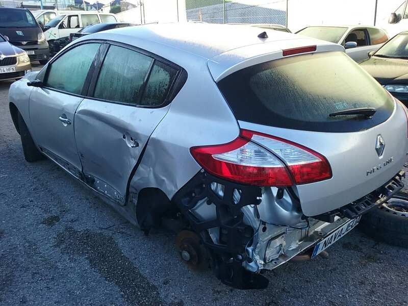renault megane iii berlina 5 p del año 2009
