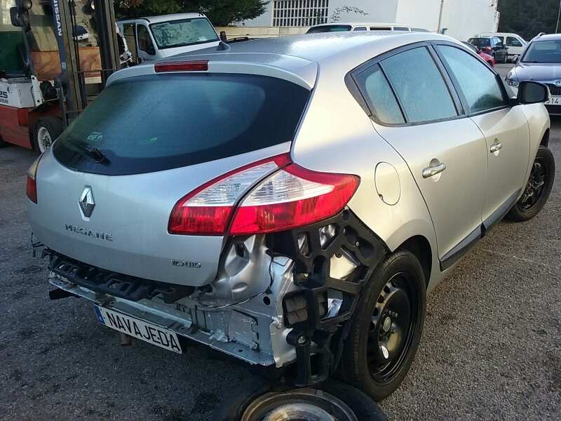 renault megane iii berlina 5 p del año 2009