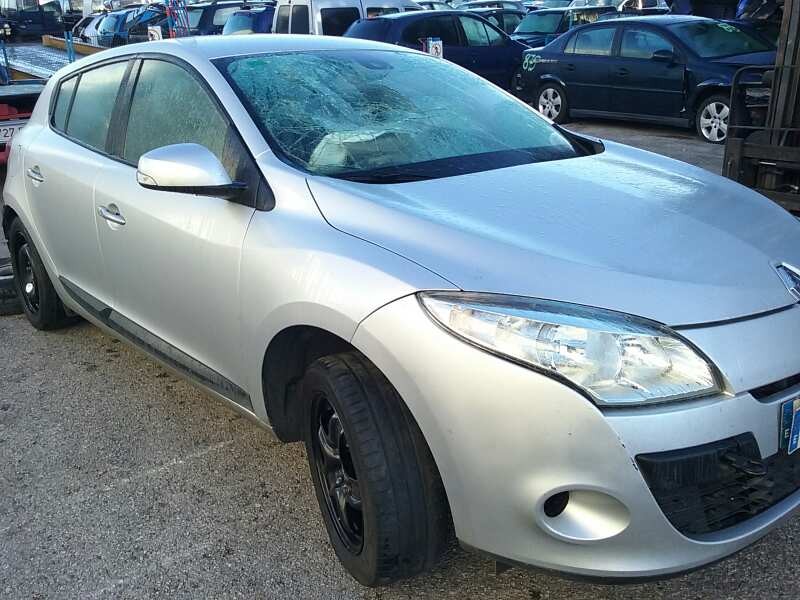 renault megane iii berlina 5 p del año 2009