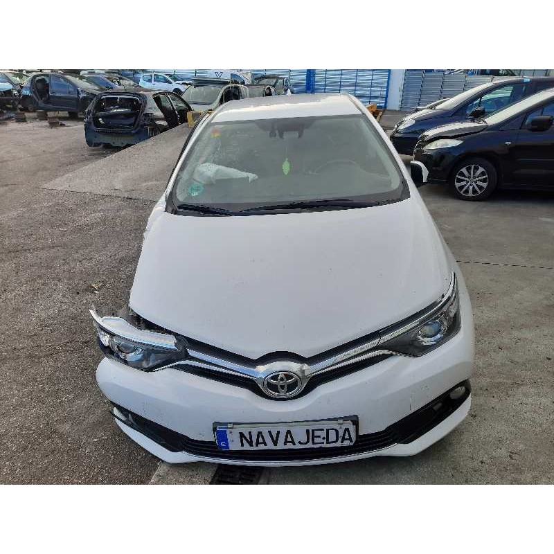 toyota auris del año 2015