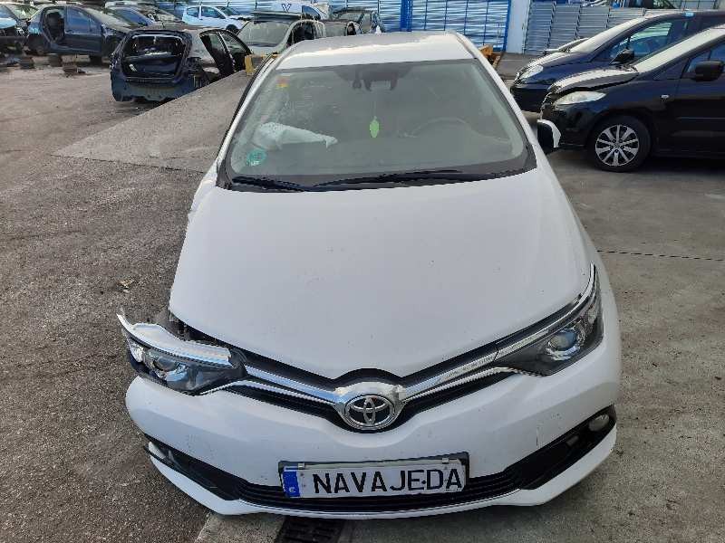 toyota auris del año 2015