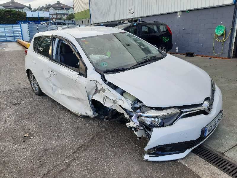 toyota auris del año 2015