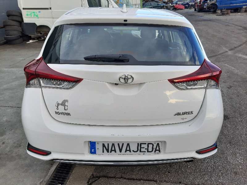 toyota auris del año 2015