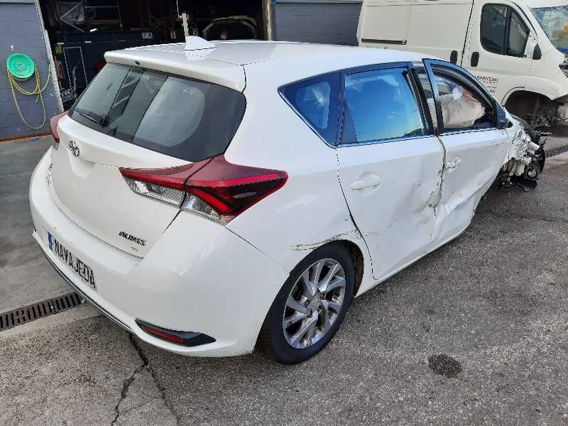 toyota auris del año 2015