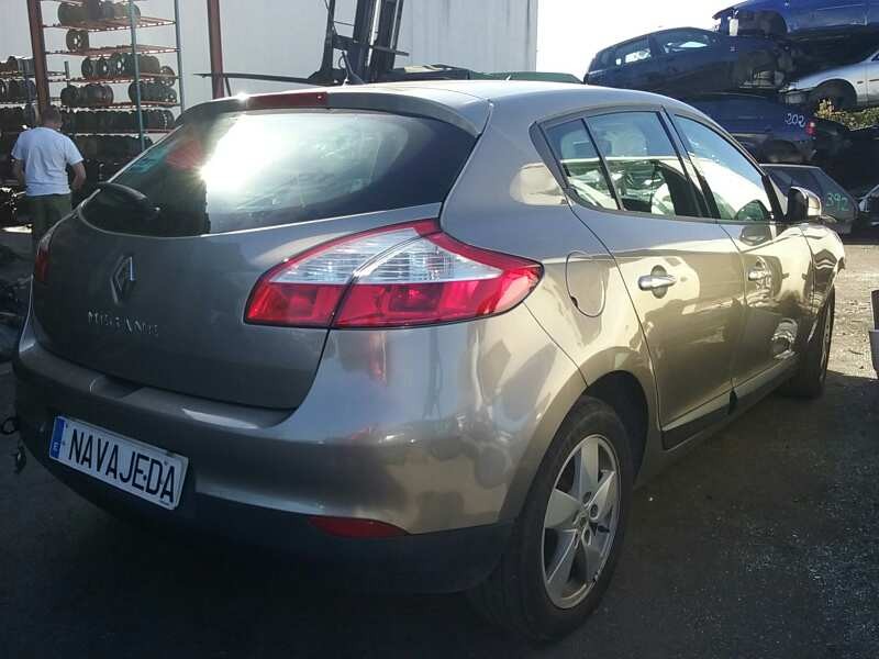 renault megane iii berlina 5 p del año 2009