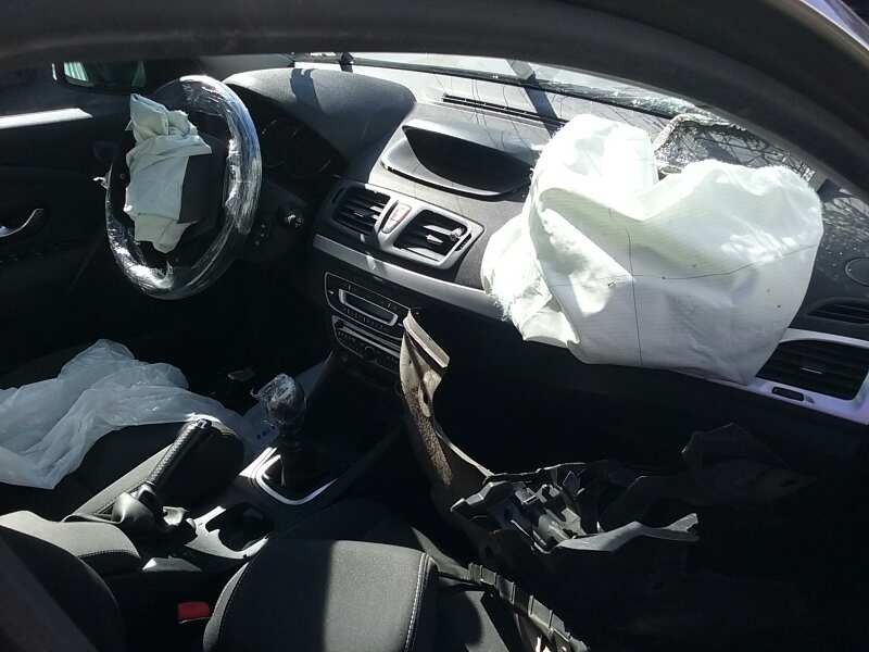 renault megane iii berlina 5 p del año 2009