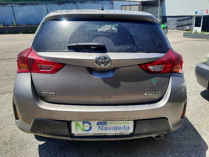 toyota auris del año 2013