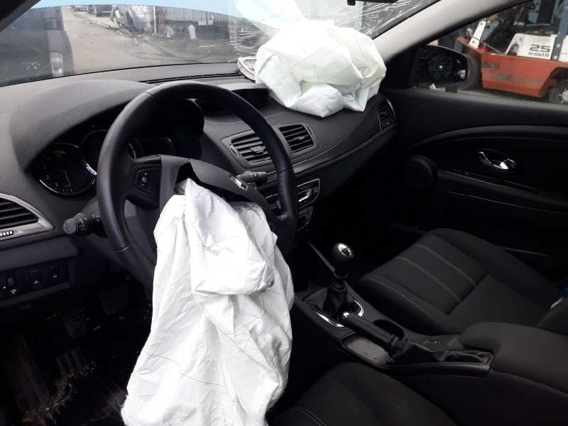 renault megane iii berlina 5 p del año 2014