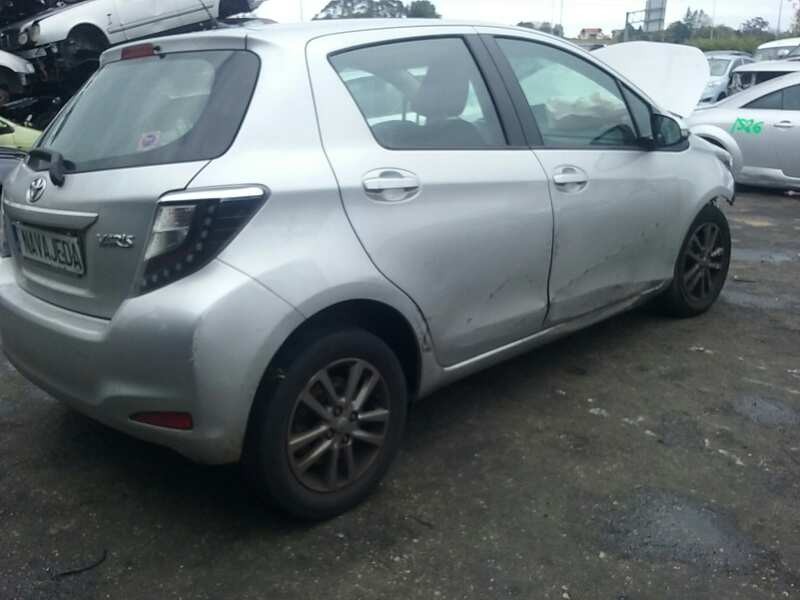 toyota yaris del año 2013