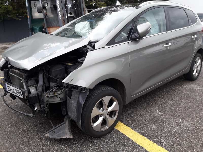 kia carens ( ) del año 2015