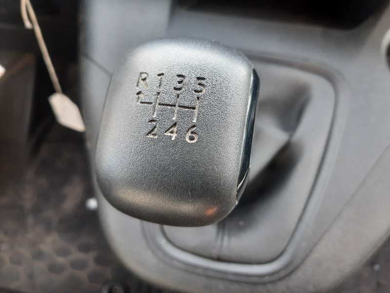 peugeot partner del año 2022