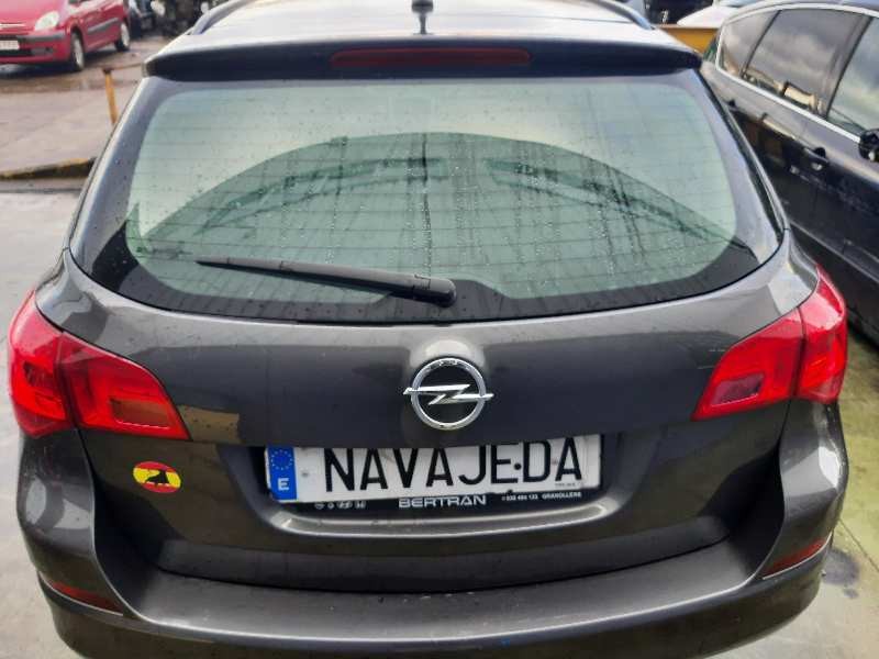 opel astra j sports tourer del año 2012