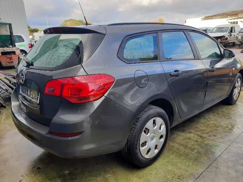 opel astra j sports tourer del año 2012