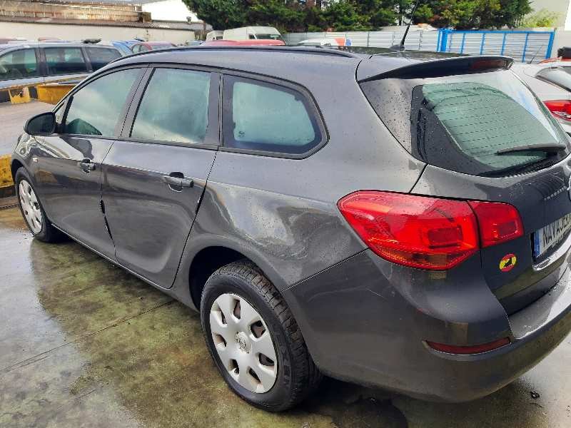 opel astra j sports tourer del año 2012