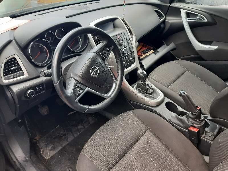 opel astra j sports tourer del año 2012