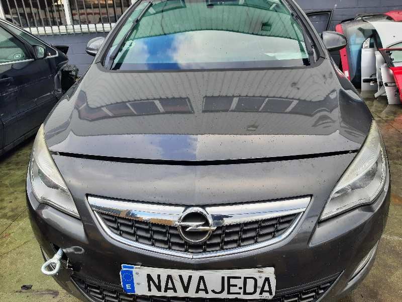 opel astra j sports tourer del año 2012