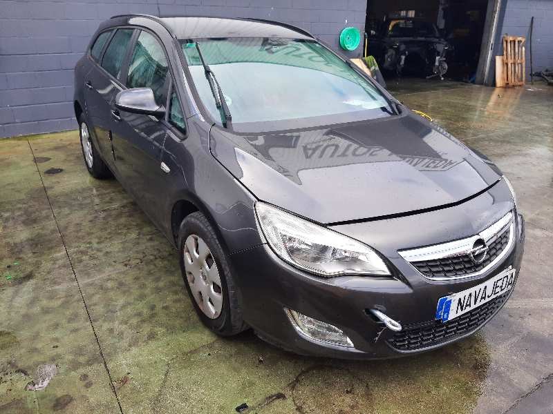 opel astra j sports tourer del año 2012
