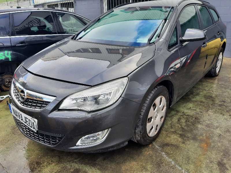 opel astra j sports tourer del año 2012