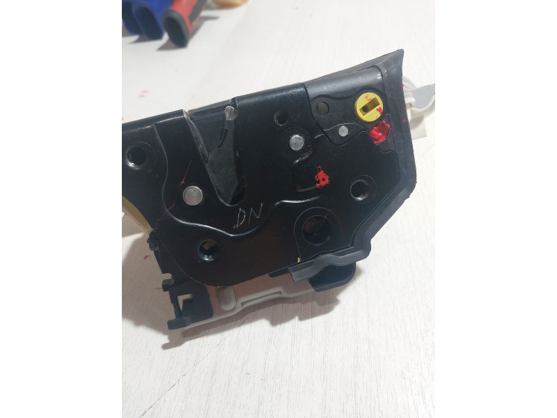 Recambio de cerradura puerta delantera derecha para audi a5 coupe (8t) 2.7 tdi referencia OEM IAM   