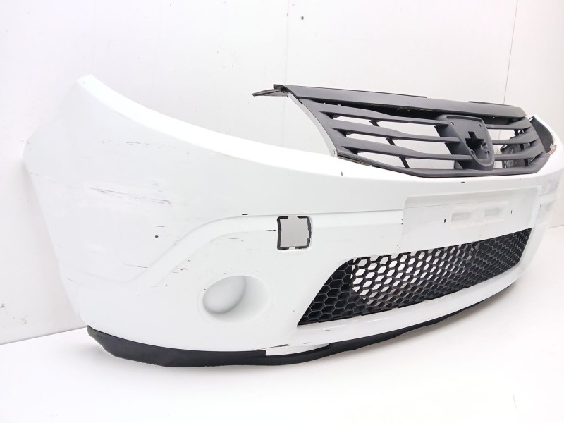 Recambio de paragolpes delantero para dacia sandero básico referencia OEM IAM 8200526596  