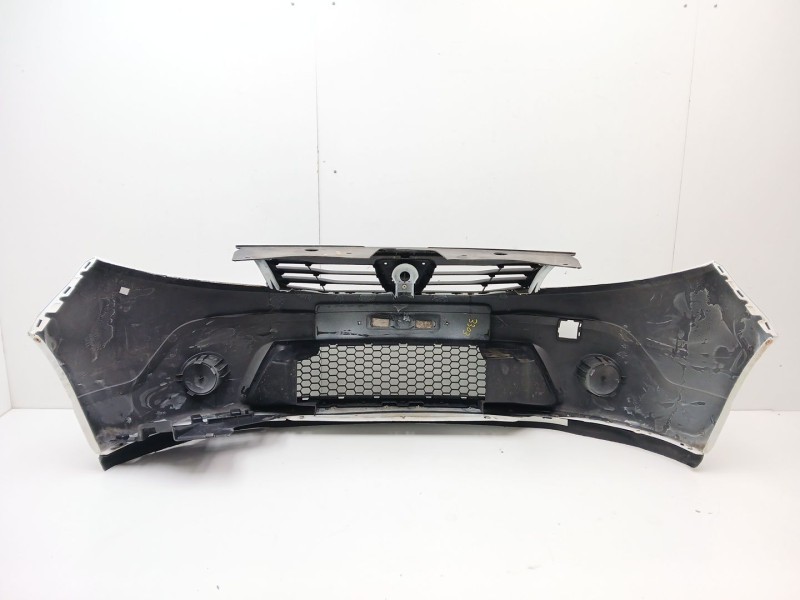 Recambio de paragolpes delantero para dacia sandero básico referencia OEM IAM 8200526596  