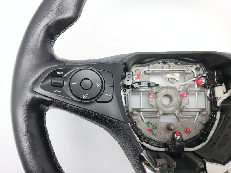 Recambio de volante para opel corsa f elegance referencia OEM IAM 39196701  