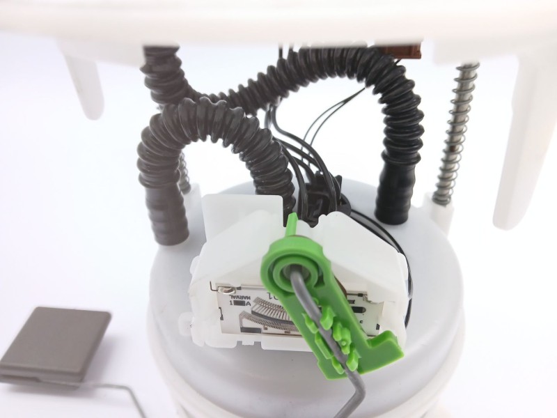 Recambio de bomba combustible para opel corsa f elegance referencia OEM IAM 9839248180  