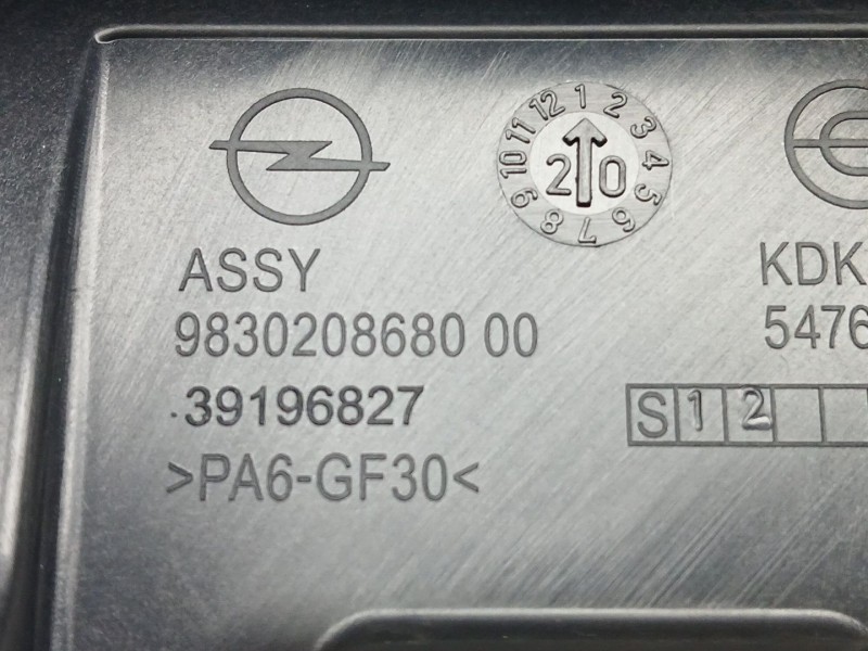 Recambio de apoyabrazos central para opel corsa f elegance referencia OEM IAM 9830208680  39196827