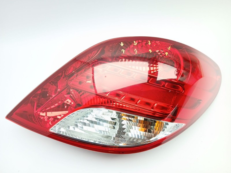 Recambio de piloto trasero derecho para peugeot 207 referencia OEM IAM 9686565980  