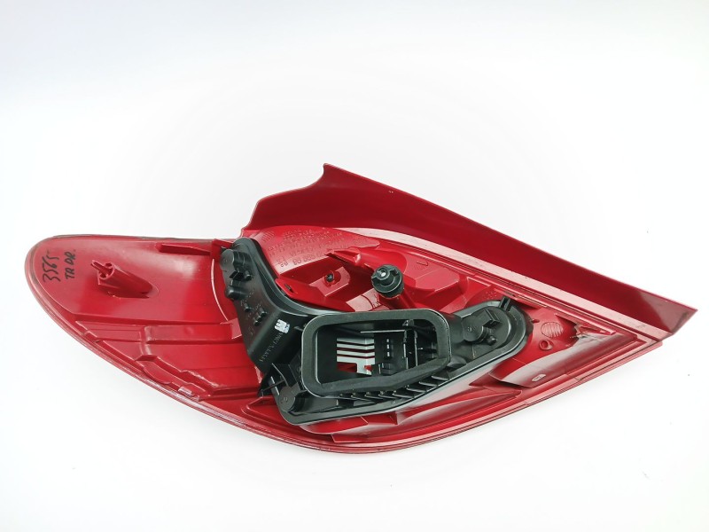 Recambio de piloto trasero derecho para peugeot 207 referencia OEM IAM 9686565980  