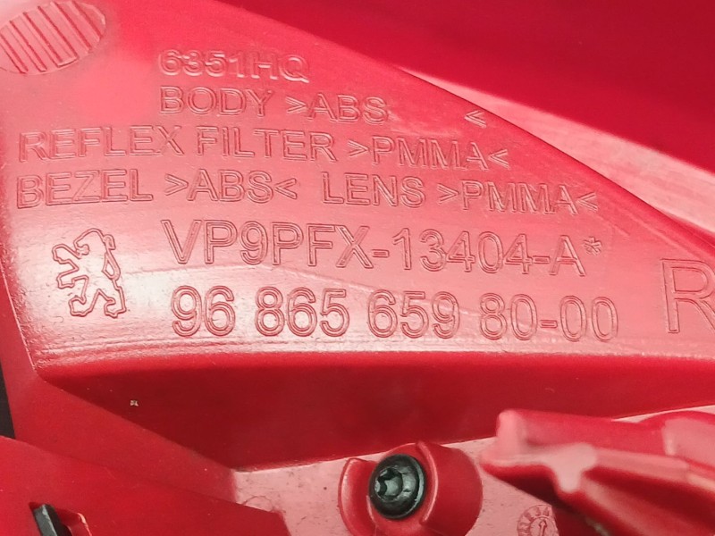 Recambio de piloto trasero derecho para peugeot 207 referencia OEM IAM 9686565980  