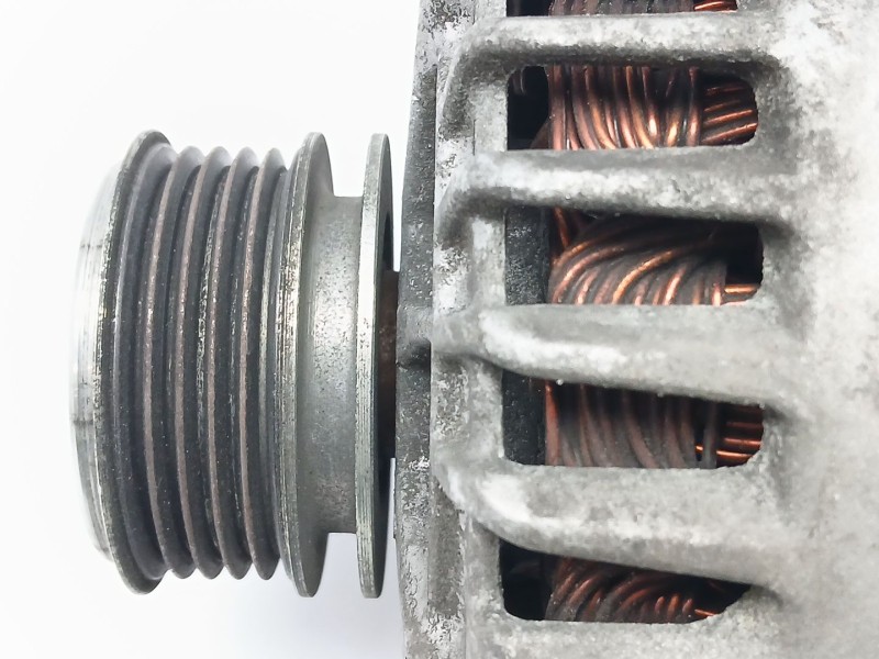 Recambio de alternador para kia cee´d drive referencia OEM IAM 373002A600  TG12C090