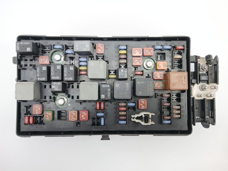 Recambio de caja reles / fusibles para opel insignia sports tourer cosmo referencia OEM IAM 13275881  