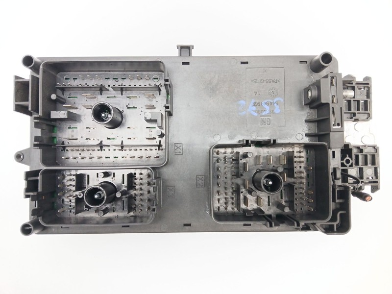 Recambio de caja reles / fusibles para opel insignia sports tourer cosmo referencia OEM IAM 13275881  