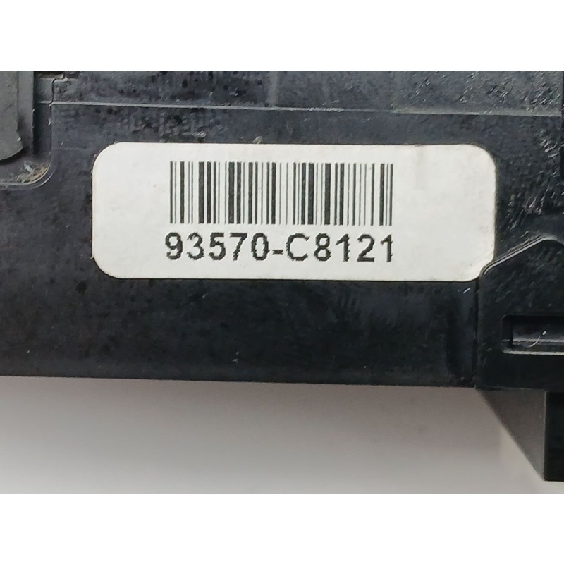 Recambio de mando elevalunas delantero izquierdo para hyundai i20 ii (gb, ib) 1.0 t-gdi referencia OEM IAM 93570C8121  