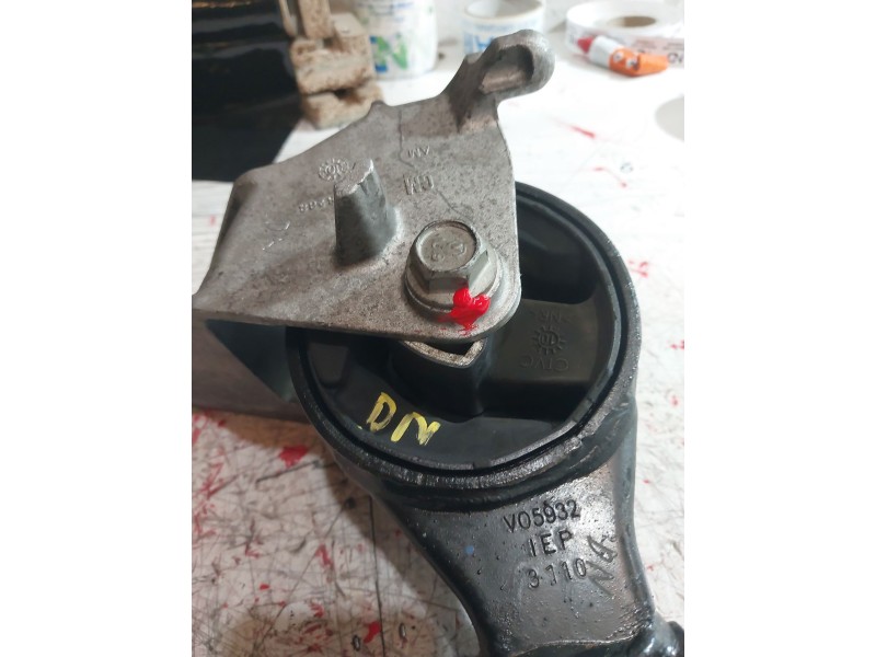 Recambio de soporte motor para opel insignia sports tourer edition referencia OEM IAM 13228303  